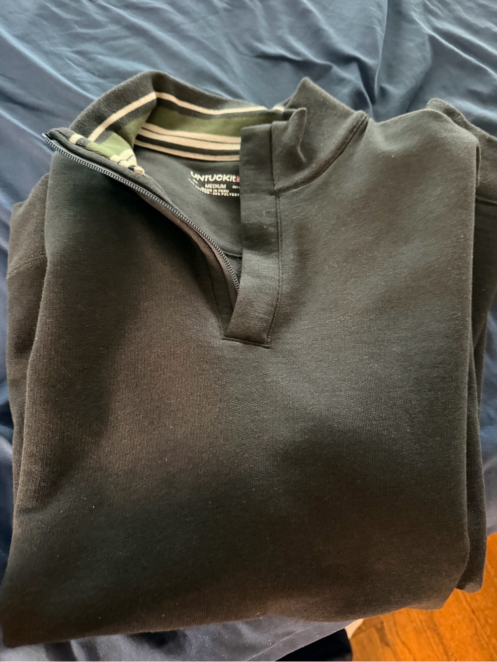 UNTUCKit Blackish/Dark Navy Quarter-Zip Pullover with Striped Collar Accent